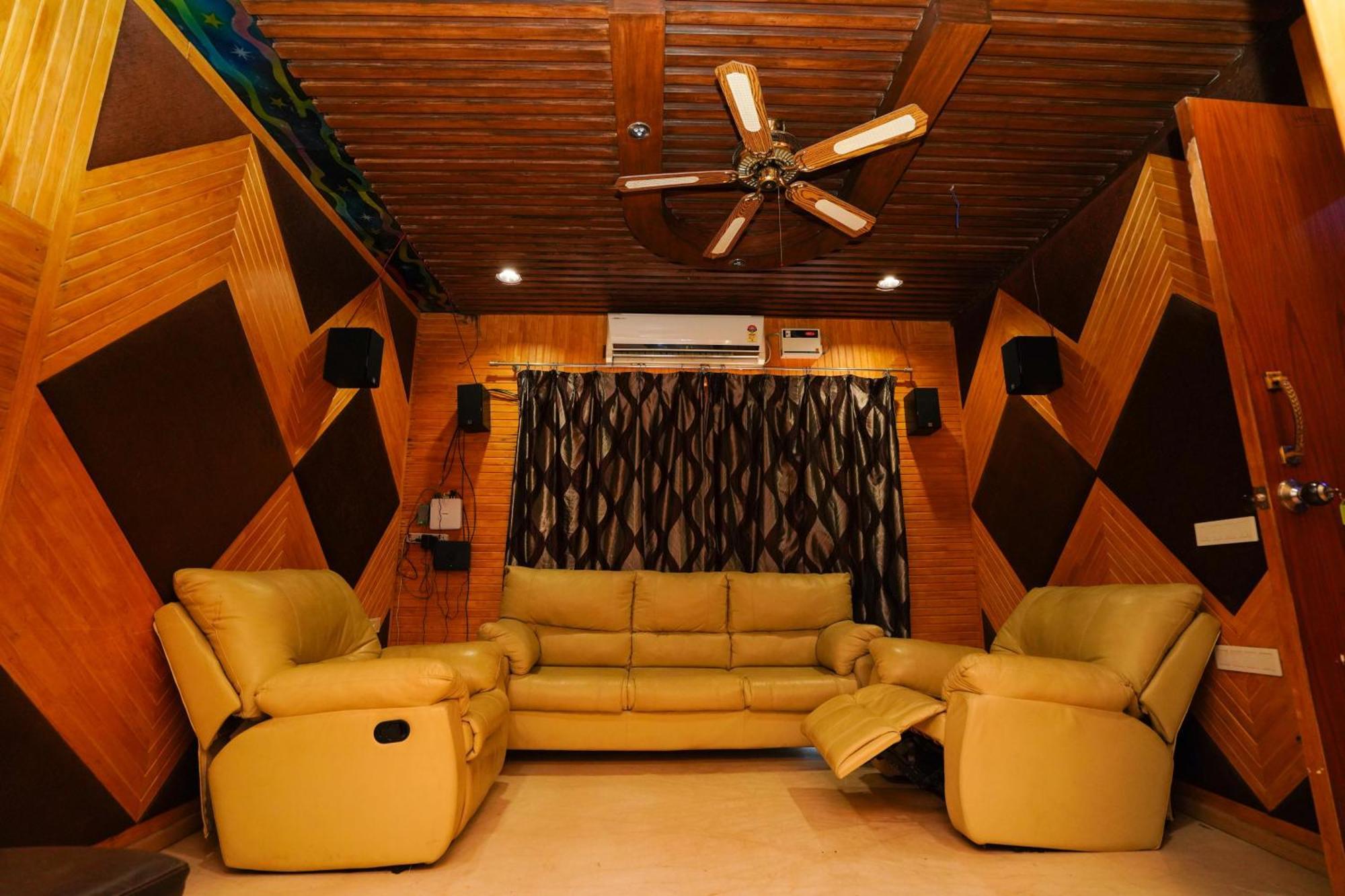 Golden Villa - Duplex House With Private Theater - Near To Alipiri And Bhudevi Ttd Ticket Counter And Kapilateertham Tirupati Exterior foto